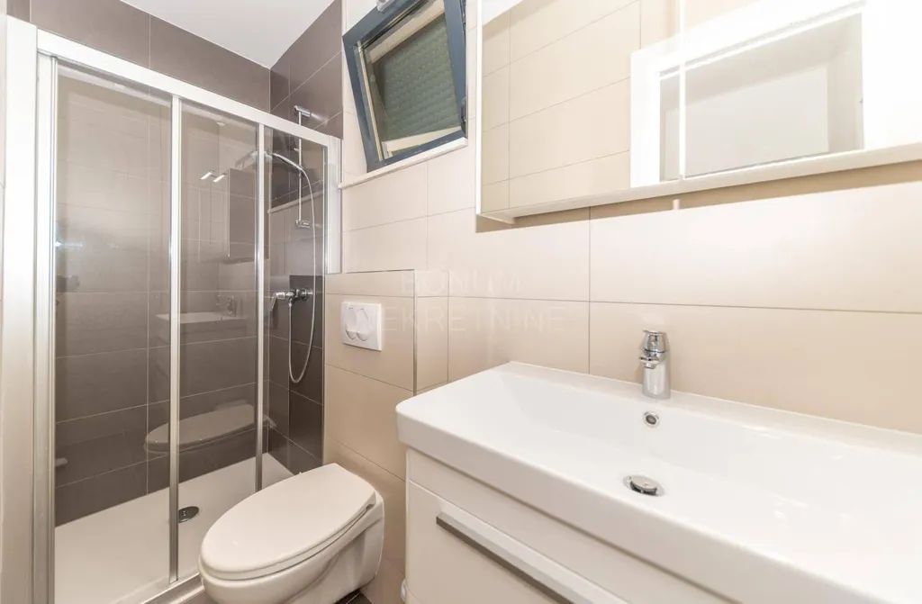 Vannitoad - Luxury Apartment with Sea View in Primošten