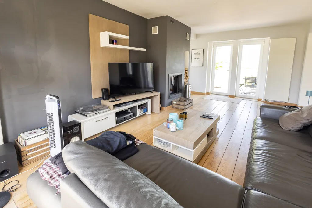 Elutuba - 4-Bed House with Pool & Solar Panels in Chaumont