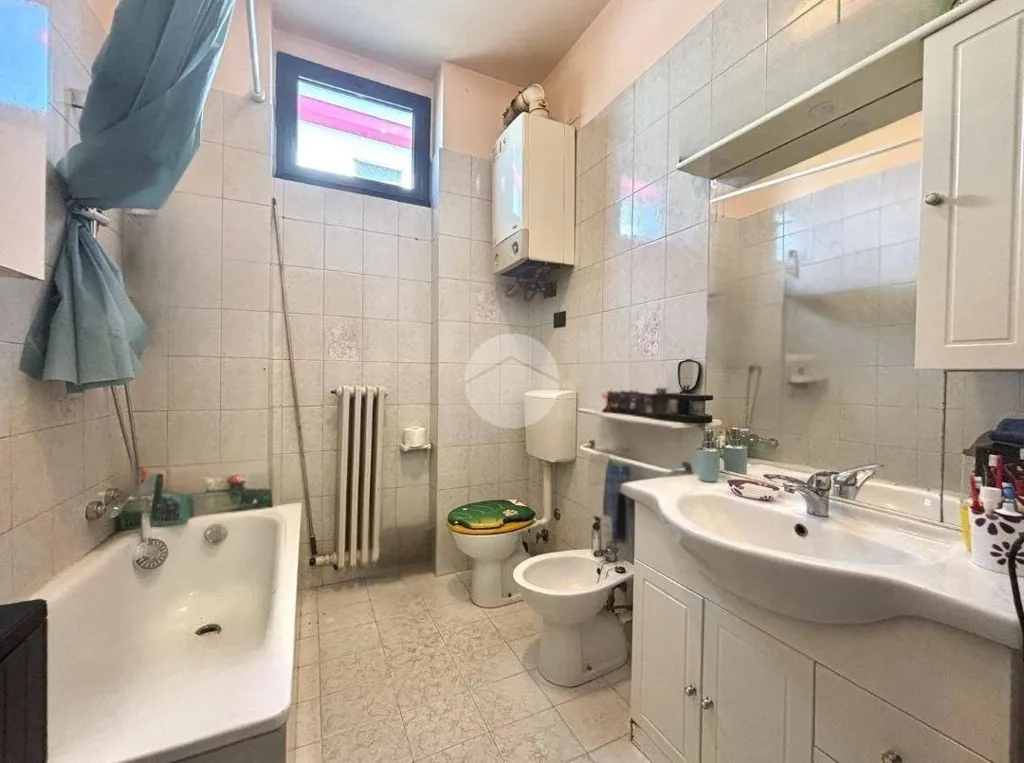 Bagni - 4-Room Apartment with Balcony in Torino