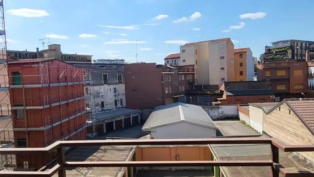 Balcon - 3-Bedroom Apartment with Balcony in Milan