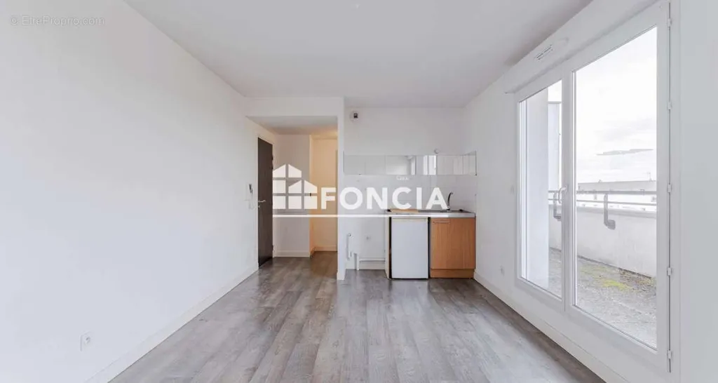 Pièces - Studio avec Vue Imprenable à Tours