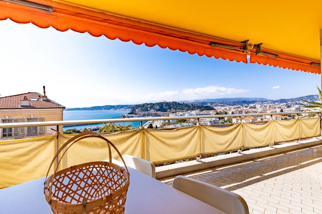 Rõdu - 3-Bedroom Apartment with Sea View in Nice
