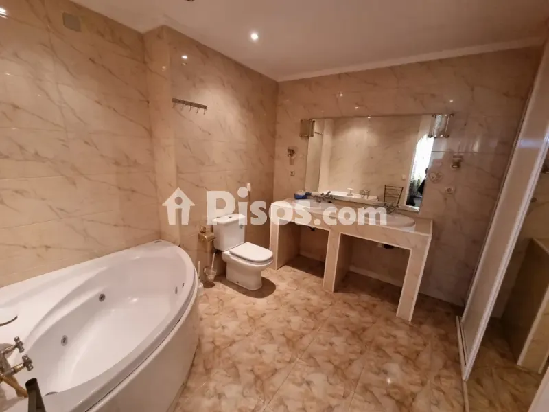 Bathrooms - Terraced House with Private Garden in Cambrils