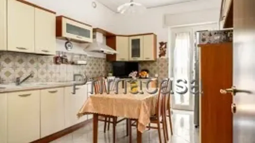 Cucina - Spacious Apartment with Balconies in Zevio