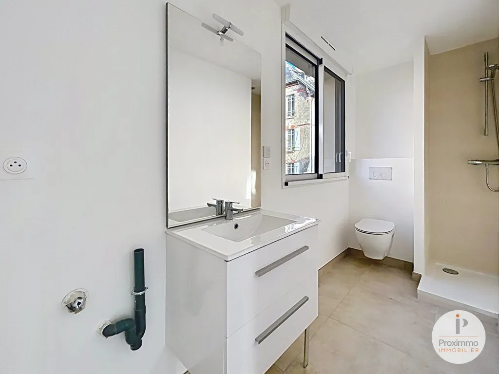 Vannitoad - Duplex Flat with Terrace in Redon Centre