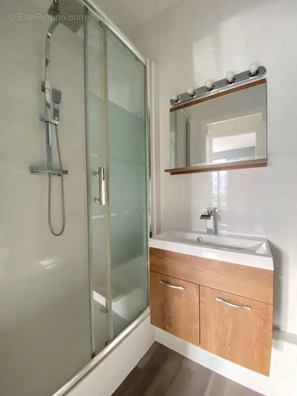 Salles de bain - Studio Proche Centre-Ville à Toulon