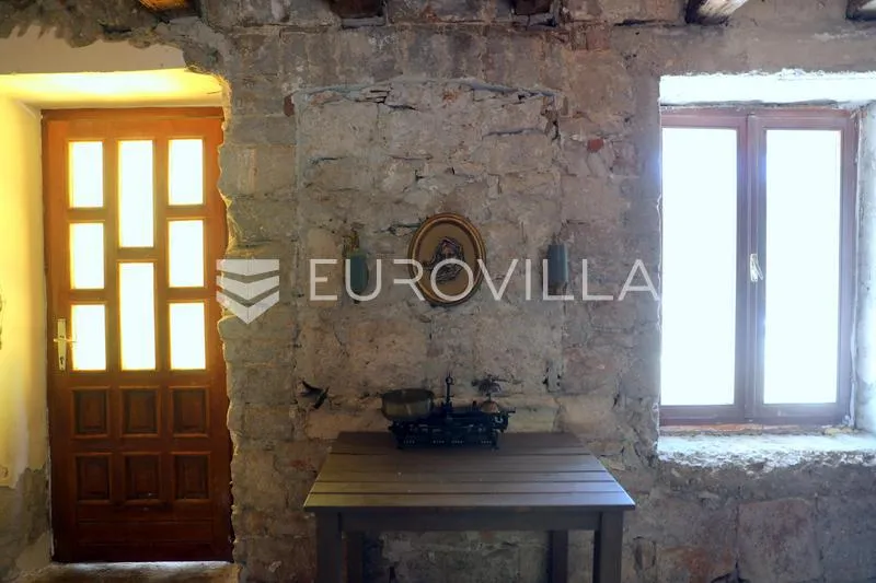 Sala da pranzo - Partially Renovated Stone House, Seafront in Prvić Luka