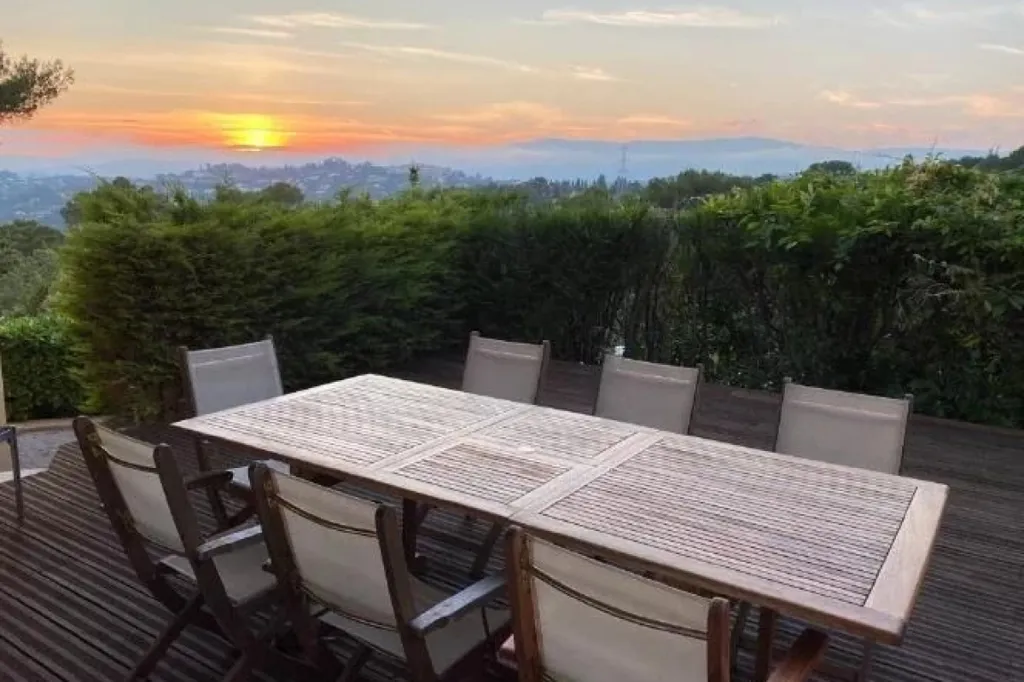 Terrasse - Villa avec Vue Dominante sur le Vieux Village à Mougins