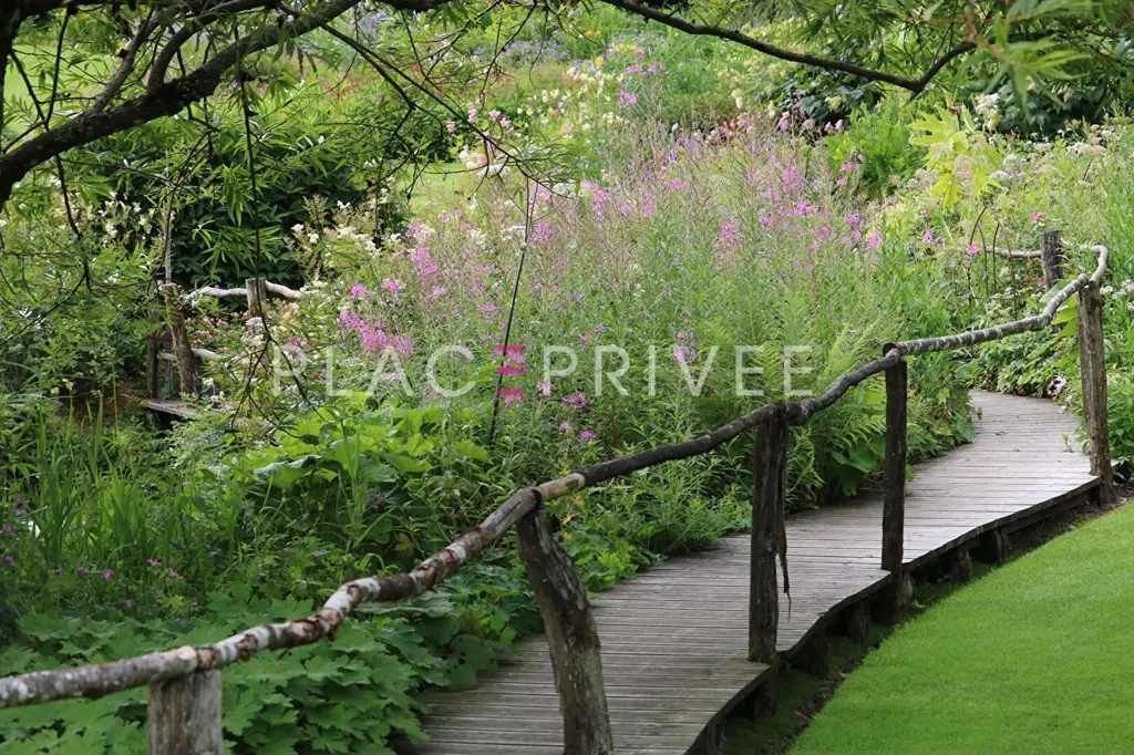 Aed - Luxury Cottage with Sculpted Garden in Berchigranges