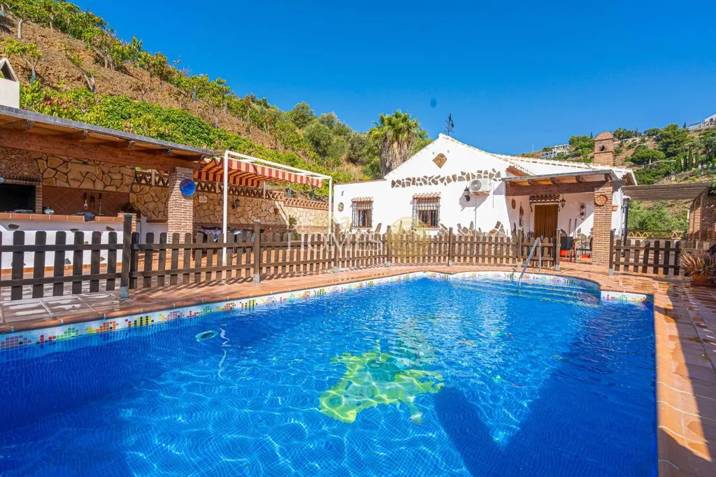 Bassein - Detached Villa with Pool in Frigiliana