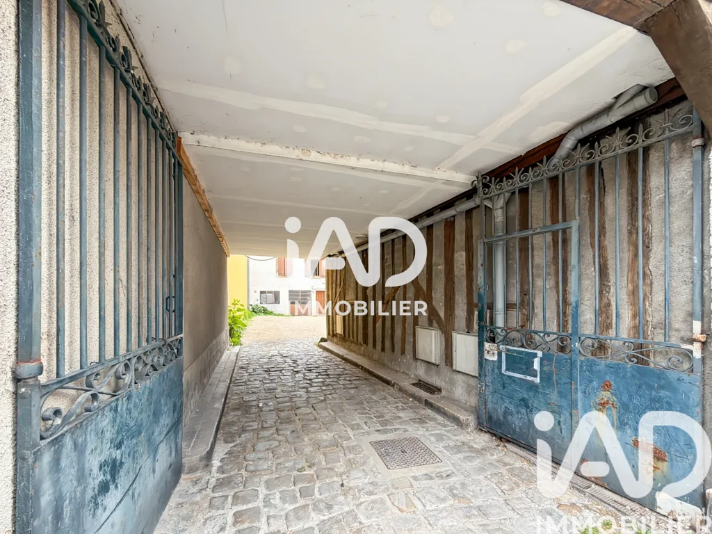 Aed - Charming 5-Bedroom Apartment in Sens