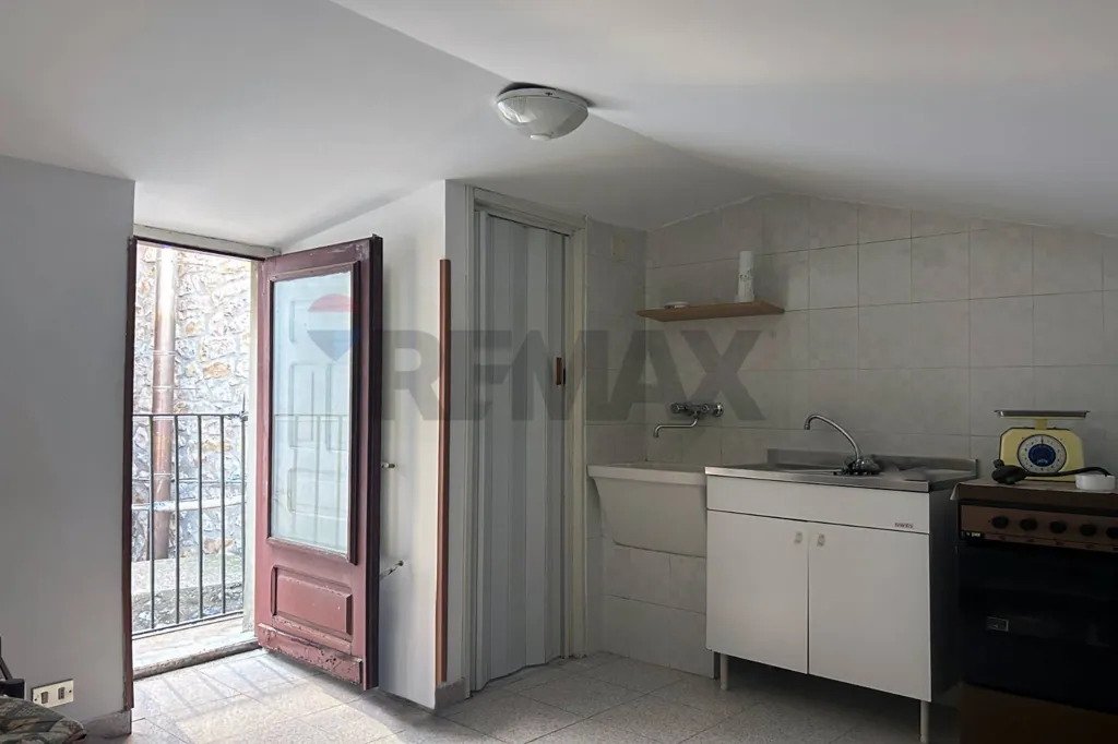 Cuisine - Independent House with Balconies in Geraci Siculo