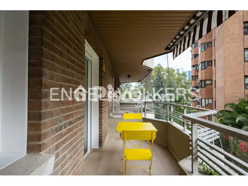 Rõdu - Furnished Flat with Pool in Fuencarral