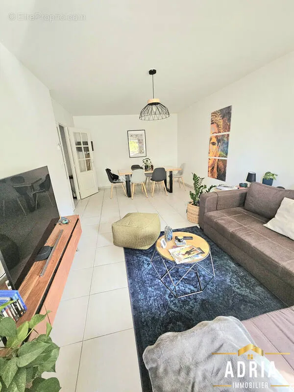Elutuba - Bright 3-Bed Apartment with Parking in Russange