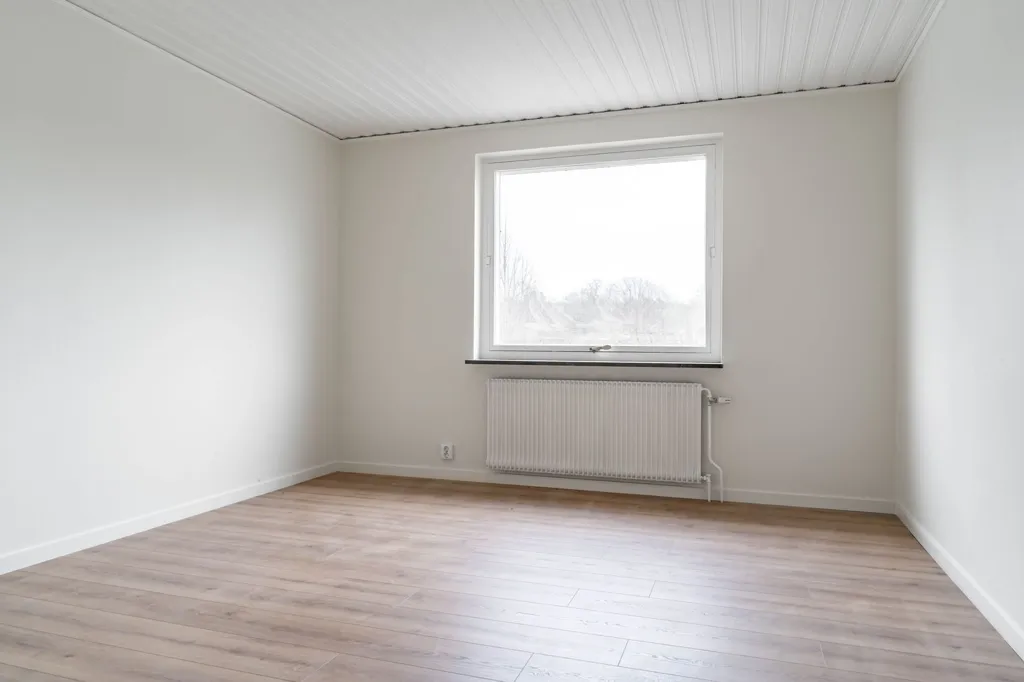 Toad - Renovated Brick House with Potential in Glimåkra