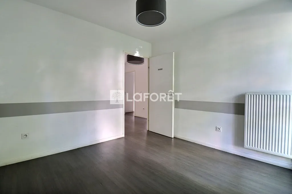 Toad - Converted Office Space with Terrace in Vitry-sur-Seine