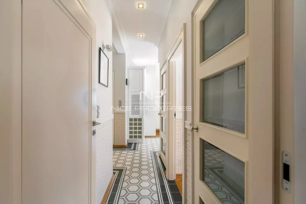 Esik - Apartment with Sea View on Promenade des Anglais