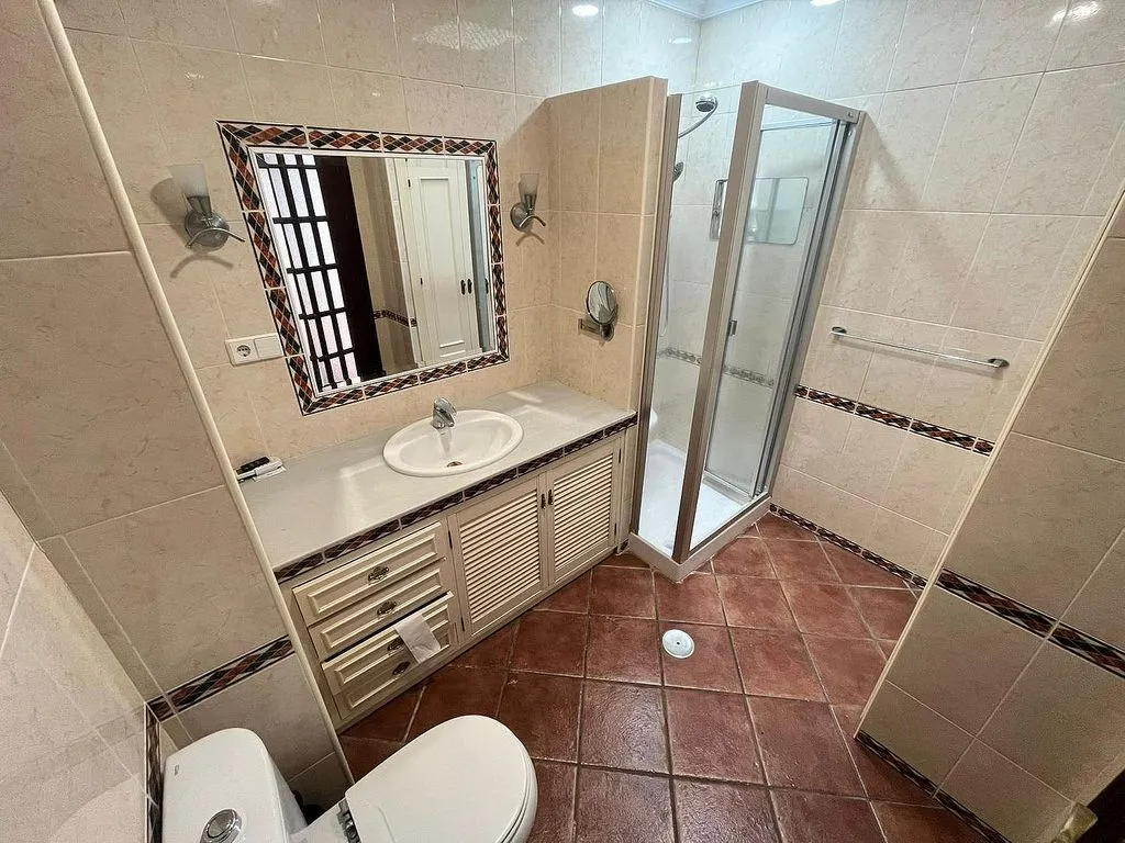 Bagni - City Centre Flat with Private Rooftop in Central City