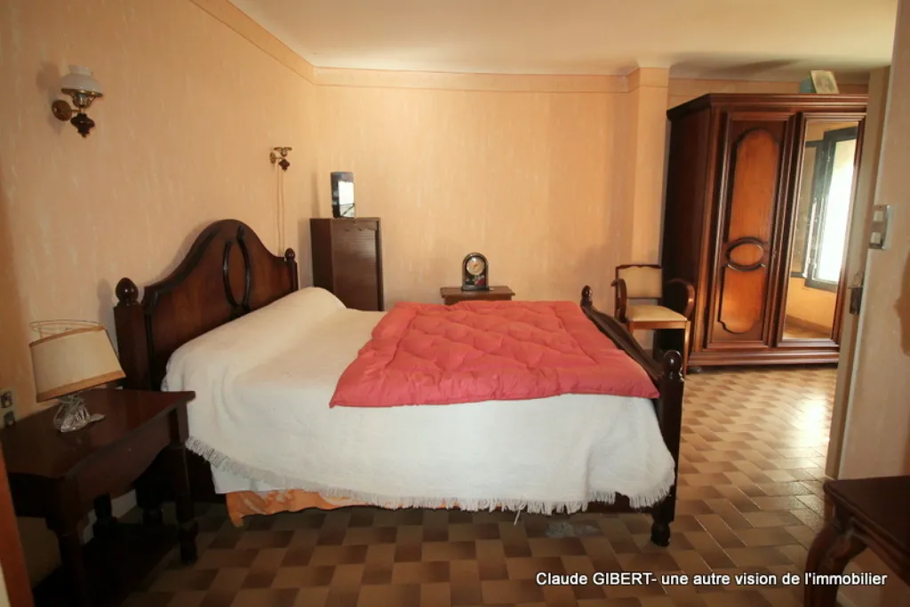 Chambres - Maison de Village T4 avec Garage à Mèze