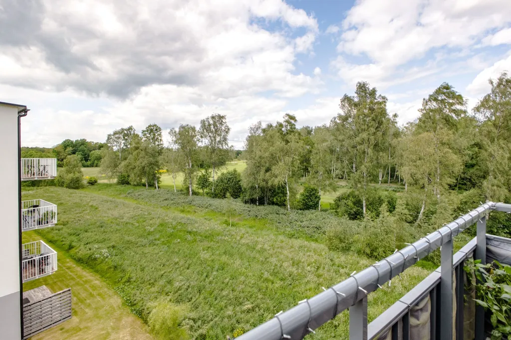 Balcon - Bright Two-Bedroom with Balcony in Åkersberg