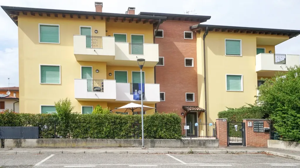 Exterior - Modern Apartment with Solar Panels in San Bonifacio