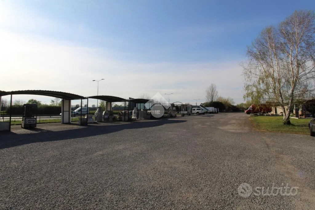 Esterno - Industrial Complex with Exhibition Space near Brescia