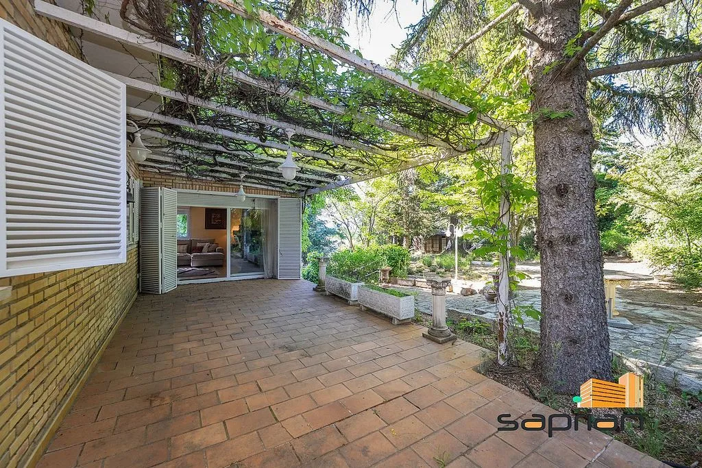 Terrass - Chalet with Pool and Terrace in Robledo de Chavela