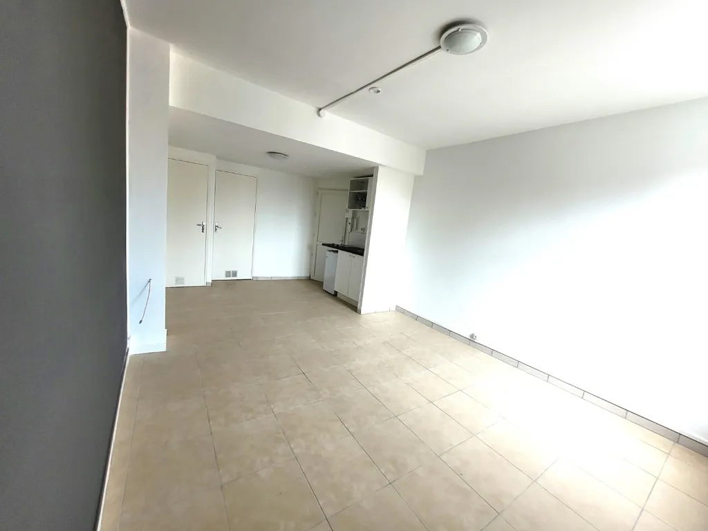 Séjour - Studio Meublé en Centre-ville à Calais