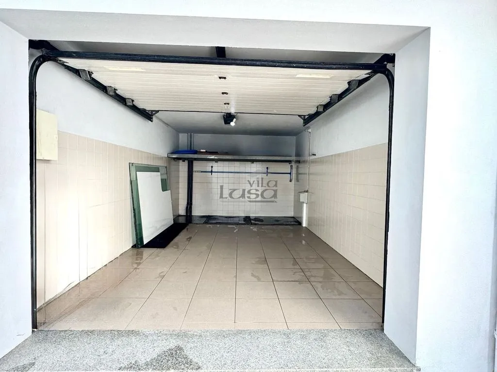 Garage - Luxury House with Pool in Matosinhos