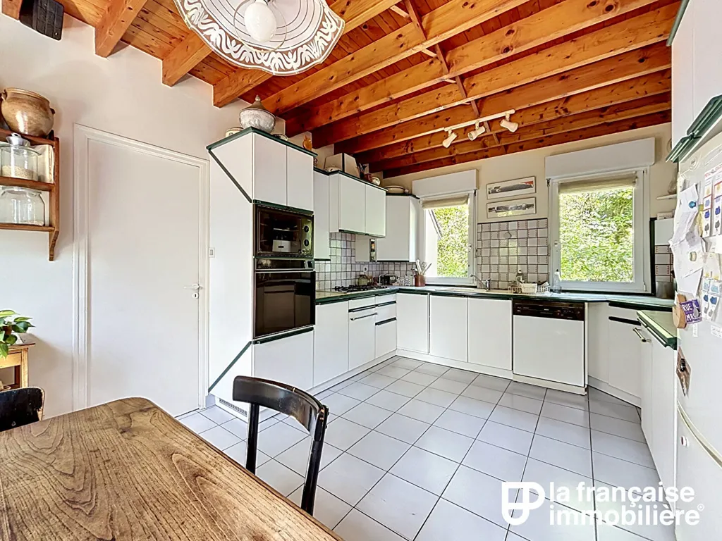 Cuisine - Maison d'architecte avec jardin à Cesson Sévigné