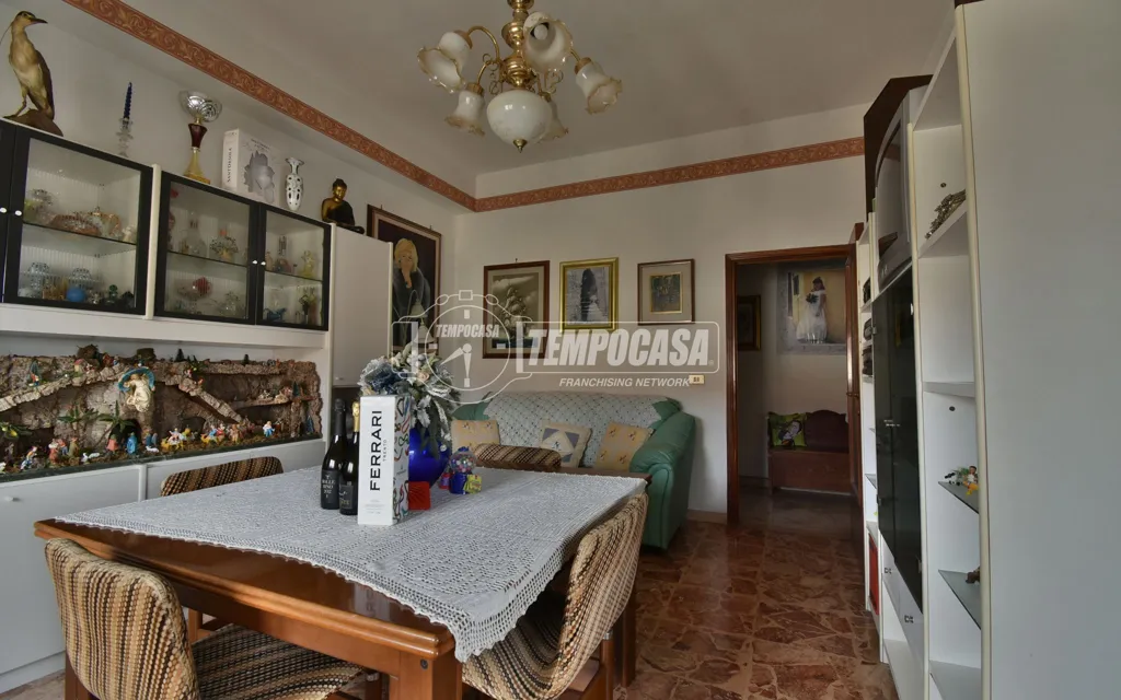 Sala da pranzo - Duplex con due balconi in zona semicentrale a Tolentino