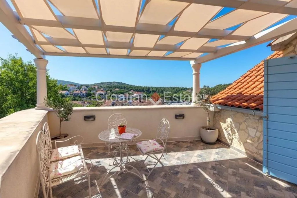 Terrass - Stone House with Pool and Sea View in Postira