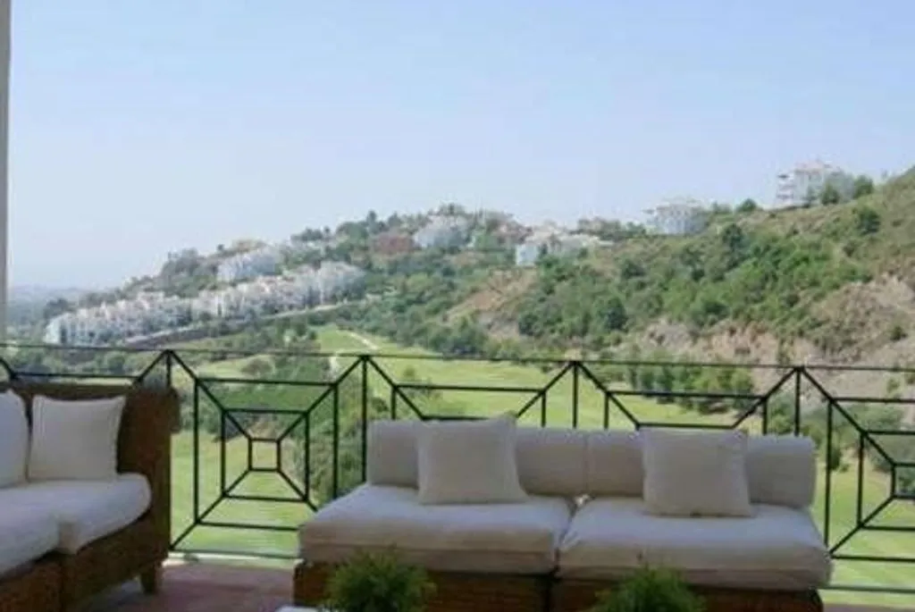 Terrass - South-Facing Villa with Infinity Pool in Marbella
