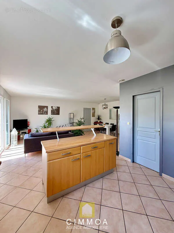 Cuisine - Maison avec Piscine à Poussan