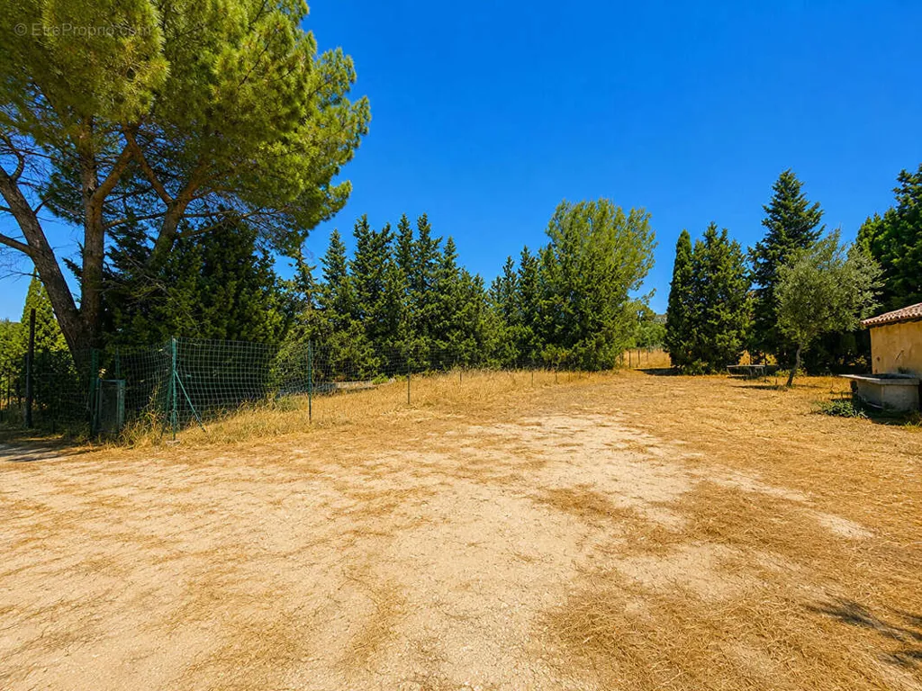 Aed - Constructible Plot with Garden in Sainte-Marthe