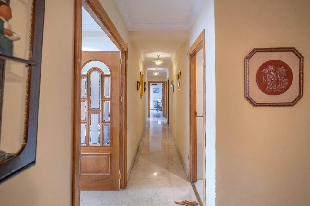 Esik - Luxury Flat with Balcony in Gran Capitán, Granada