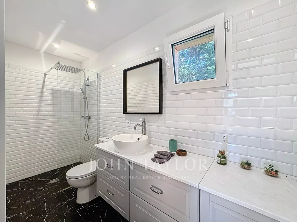 Bagni - Contemporary Villa with Pool in Roquefort-les-Pins