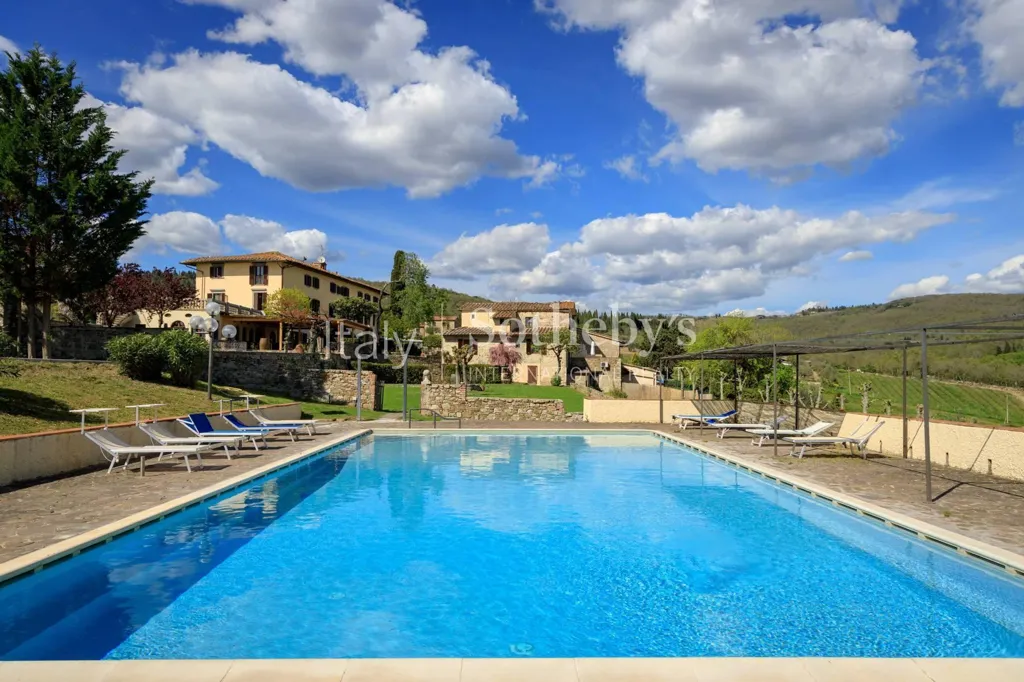 Piscine - Historic Estate with Vineyards in Chianti