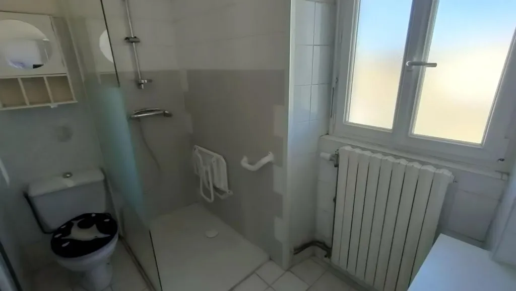 Vannitoad - Renovated House with Garage in Moulins
