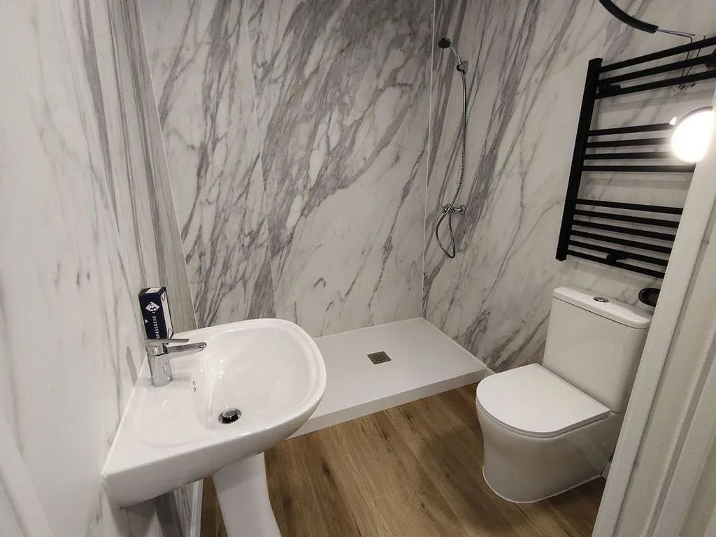 Salles de bain - Reformed Flat with Balcony in Bilbao's Old Town
