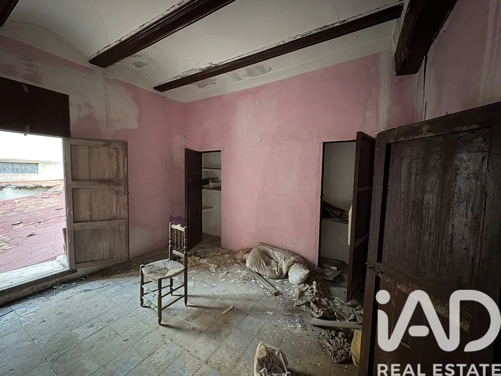 Rooms - Townhouse for Renovation in Llíria Centre