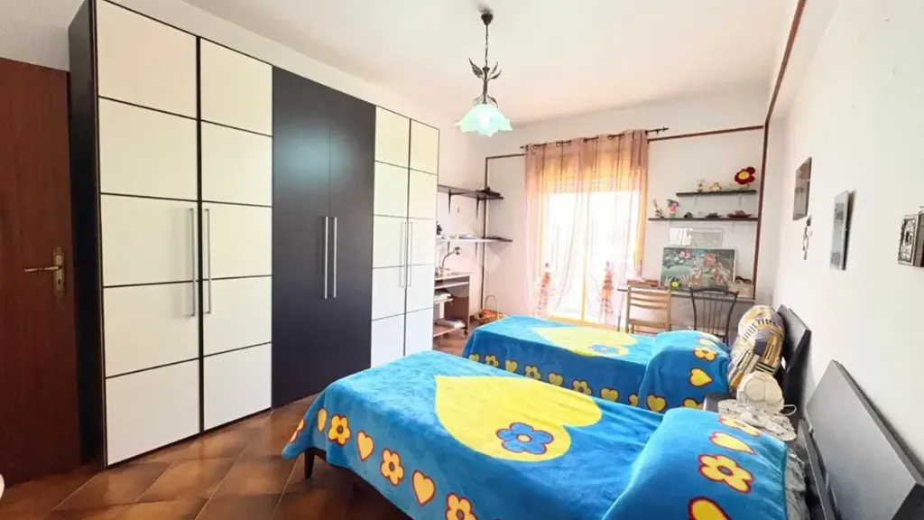 Chambres - 4-Bedroom Apartment with Balcony in Palermo
