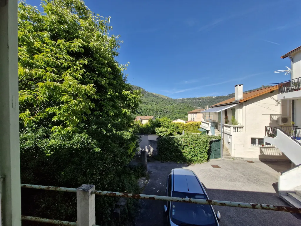 Rõdu - Duplex House with Two Apartments in Tourrette-Levens