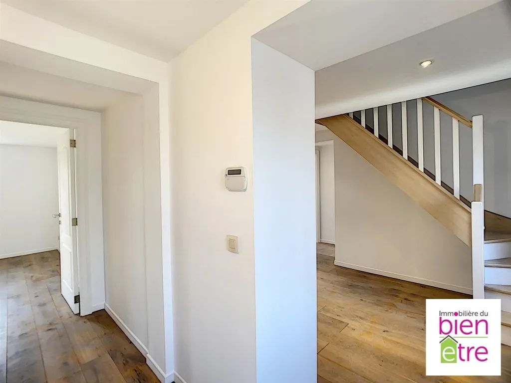 Entrée - Maison Rénovée avec Terrasse à Roux-Miroir