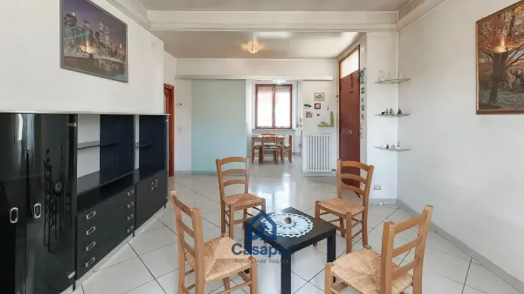 Salle à manger - Bright Apartment with Hillside View in Belforte del Chienti