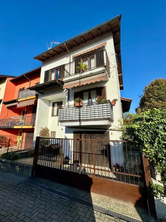 Välivaade - Three-sided Villa with Garden in Mortara
