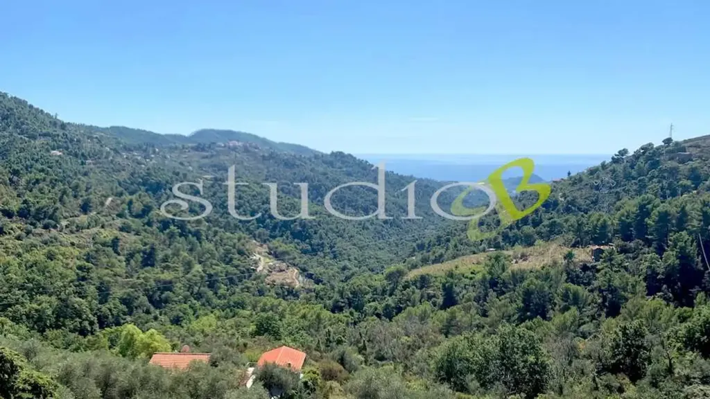 Aed - Two-Storey Apartment with Valley View in Seborga