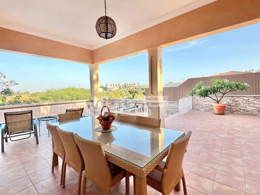 Terrass - Algarvian Style Villa with Pool in Albufeira