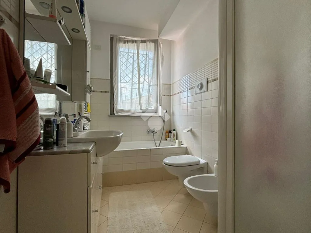 Salles de bain - Three-Bedroom Apartment with Private Courtyard in Rivolta d'Adda