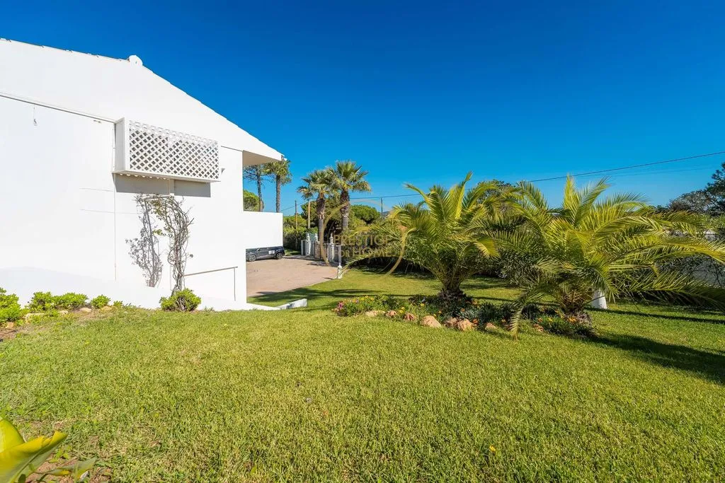 Aed - Luxury Villa with Pool in Quarteira